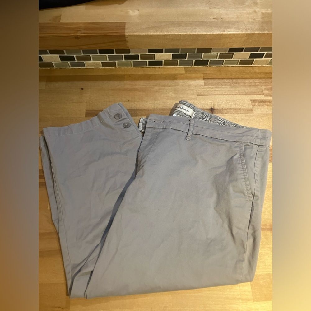 Croft & Borrow stretch Capri, detail at cuff, size 18, excellent condition